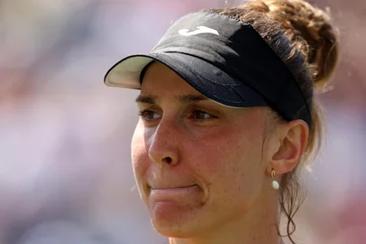 2023 US Open - Day 3NEW YORK, NEW YORK - AUGUST 30: Beatriz Haddad Maia of Brazil between points against Taylor Townsend of the United States during their Women's Singles Second Round match on Day Two of the 2023 US Open at the USTA Billie Jean King National Tennis Center on August 30, 2023 in the Flushing neighborhood of the Queens borough of New York City.   Matthew Stockman/Getty Images/AFP (Photo by MATTHEW STOCKMAN / GETTY IMAGES NORTH AMERICA / Getty Images via AFP)Editoria: SPOLocal: New YorkIndexador: MATTHEW STOCKMANSecao: tennisFonte: GETTY IMAGES NORTH AMERICAFotógrafo: CONTRIBUTOR<!-- NICAID(15526701) -->