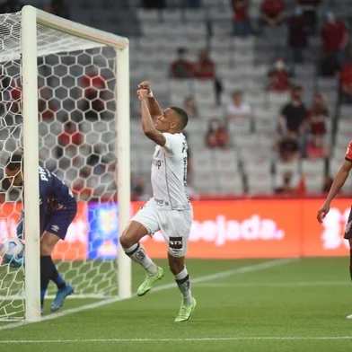 Madson, Santos