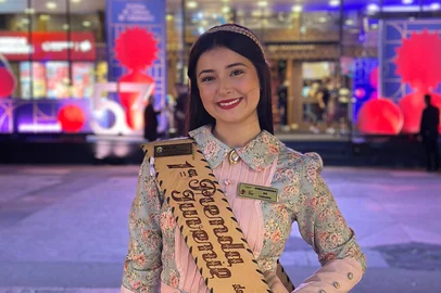 Após capacitação em Caxias do Sul, prendas, peões e lideranças tradicionalistas iniciam atuação como embaixadores do turismo gaúcho. Na foto Gabriela Thoen Krause, eleita em maio a 1ª Prenda Juvenil do RS e que representa o CTG Manotaço, participou da capacitação em Caxias.<!-- NICAID(16126312) -->
