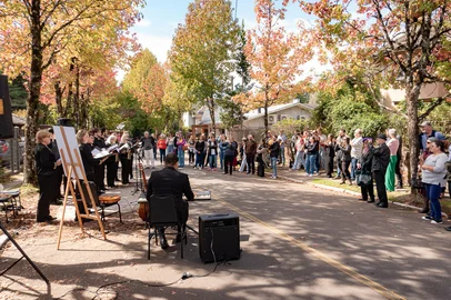 A 3ª edição do Festival Caminhos de Outono, em Gramado, realiza mais uma edição nos dias 17 e 18 de maio, das 10h às 18h, na Rua João Alfredo Schneider, que virá um corredor artístico a céu aberto.<!-- NICAID(16032702) -->
