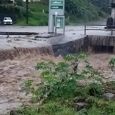 CAXIAS DO SUL, RS, BRASIL - 25.02.2020 - Enchente no Arroio Pinhal, bairro de Galópolis, em Caxias do Sul.<!-- NICAID(14431598) -->