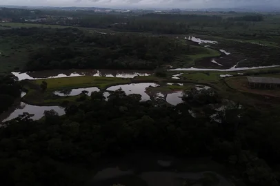 Com estiagem praias surgem no rio Gravataí.Foto Ronaldo Bernardi/AGRBSLocal: GravataÃ­<!-- NICAID(15975816) -->