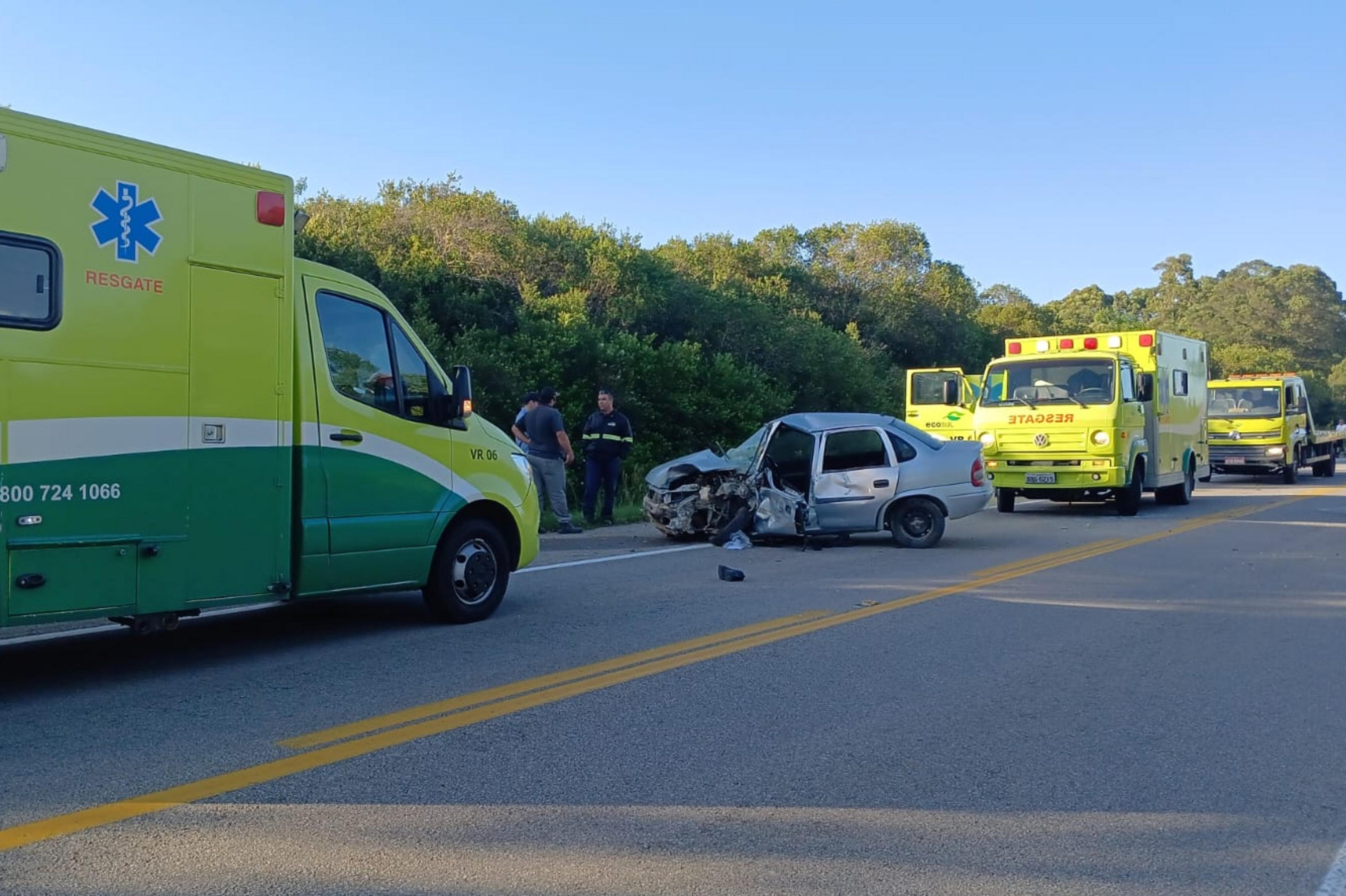 Colis&atilde;o frontal deixa motorista em estado grave na BR-116, em Pelotas