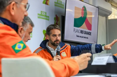 PORTO ALEGRE, RS, BRASIL, 17.05.2024 - Reunião com os ministros da Secretaria Extraordinária para Apoio à Reconstrução do Rio Grande do Sul, Paulo Pimenta, e da Integração e do Desenvolvimento Regional, Waldez Góes, e prefeitos da região metropolitana.<!-- NICAID(15767089) -->