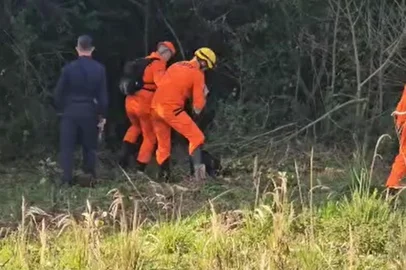 O Corpo de Bombeiros faz buscas a um homem de 53 anos desaparecido desde a tarde de sexta-feira (15), em São Marcos. A procura, neste domingo (17), se concentra em uma área de mata da localidade de Santo Henrique, no interior do município.<!-- NICAID(16103390) -->