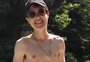 Elliot Page posa sem camisa pela primeira vez após cirurgia para retirar os seios