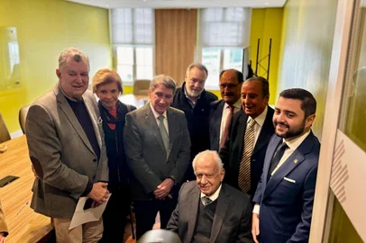 Heinze e ex-governadores<!-- NICAID(15807330) -->