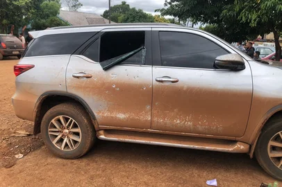 Caminhonete Hilux tripulada pelo cacique foi atingida por pelo menos 24 disparos, no sábado (16)