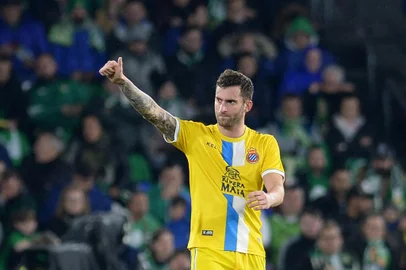 Espanyol's Brazilian forward Leo Baptistao celebrates afer scoring a goal during the Spanish Copa del Rey (King's Cup) quarter-final second leg football match between Real Betis and RCD Espanyol at the Benito Villamarin stadium in Sevilla on January 30, 2019. (Photo by CRISTINA QUICLER / AFP)Editoria: SPOLocal: SevilleIndexador: CRISTINA QUICLERSecao: soccerFonte: AFPFotógrafo: STR<!-- NICAID(14860101) -->