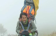 O alpinista Agam, voluntário no resgate da brasileira Juliana Marins, comoveu o público e virou herói nas redes sociais pela entrega à missão. Emocionado, ele relatou, em uma live feita nesta quarta-feira (25), os desafios enfrentados para localizar a jovem, que caiu durante uma trilha no Monte Rinjani, na Indonésia.<!-- NICAID(16067235) -->