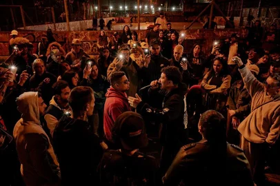 Projeto "Atentado Verbal" premiará poetas da periferia com produção audiovisualPrimeira edição do Slam Papo Reto será neste domingo (16), no Reffugio<!-- NICAID(15787116) -->