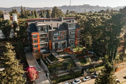 Gustavo Merolli / Divulgação Prevista para o final de novembro, a entrega do Soul, empreendimento residencial de alto padrão em Gramado, foi antecipada, Os proprietários receberão as chaves neste sábado (5). A obra é da Bliss Incorporadora e tem Valor Geral de Vendas (VGV) estimado em R$ 60 milhões.<!-- NICAID(16359391) -->