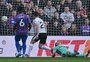 Liverpool sofre, mas derrota o Crystal Palace por 1 a 0 e se garante no topo do Inglês