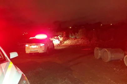 Mulher encontrada morta em um terreno baldio por volta de 23h de sábado, 17 de julho, em Caxias do Sul. Corpo estava parcialmente carbonizado. Há suspeita de violência sexual.<!-- NICAID(14837808) -->