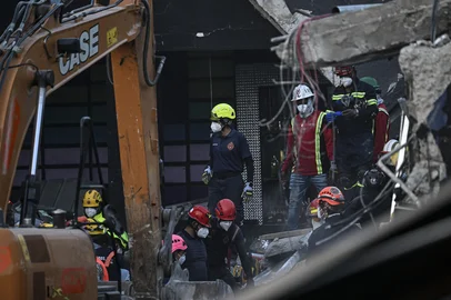 Rescue teams work at the Jet Set nightclub following the collapse of its roof in Santo Domingo on April 9, 2025. Rescuers raced to find survivors on April 8, 2025, among the rubble of a Dominican Republic nightclub where at least 79 people, including a former Major League Baseball star, were killed when the roof collapsed. (Photo by MARTIN BERNETTI / AFP)Editoria: DISLocal: Santo DomingoIndexador: MARTIN BERNETTISecao: accident (general)Fonte: AFPFotógrafo: STF<!-- NICAID(16014036) -->