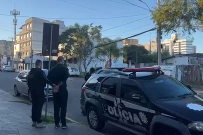Homem é preso por apologia ao nazismo e produção de pornografia infantojuvenil em Canoas<!-- NICAID(16107543) -->