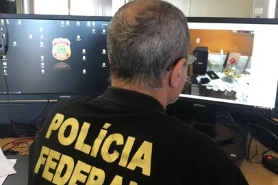 Operação policial é deflagrada contra pornografia infantil