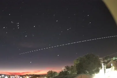 Foguete chinês que deve cair na Terra é visto no céu de SC<!-- NICAID(14778217) -->