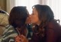 Após muita polêmica, fãs comemoram exibição do beijo de Clara e Helena em "Vai na Fé"