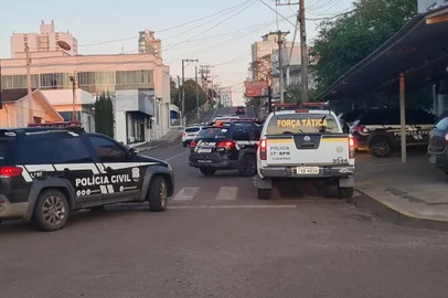 Polícia Civil cumpre mandados de prisão em investigação de homicídio em Frederico Westphalen<!-- NICAID(15867426) -->