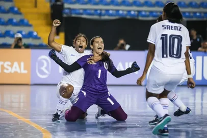 Festa do time feminino do Panamá, classificado para o Mundial da categoria em 2025.