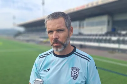 Presidente do Brasil-Far descarta contratação de técnico português André Anastácio, de 44 anos.<!-- NICAID(15973666) -->