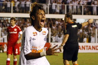 Atuação histórica e gol que quase valeu Puskás: relembre os jogos de Neymar contra o Inter - Notícia do Internacional