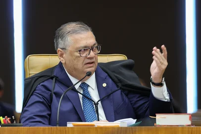 BRASÍLIA, DF, BRASIL, 15-09-2026: O plenário do Supremo Tribunal Federal (STF) se reúne nesta terça-feira (15) para analisar relatório sobre a ligação do ministro Alexandre de Moraes com o banqueiro Daniel Vorcaro, ex-dono do Banco Master, e decidir se o ministro será investigado. Na corte, espera-se que as tensões cheguem ao ápice, sem espaço para pacificação. Ao iniciar a sessão, o presidente do STF, Edson Fachin, mencionou o período difícil pelo qual passa a corte e destacou que o Supremo não deve julgar pessoas, mas, sim, fatos. "A decisão pertence ao plenário, não a um ministro individualmente", declarou. O procurador Paulo Gonet, que foi citado por Vorcaro em mensagens, também participa da sessão. Foto: Rosinei Coutinho/STFIndexador: Rosinei Coutinho/STF<!-- NICAID(16366086) -->