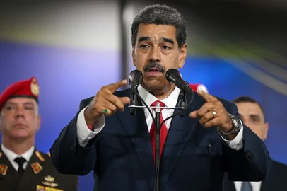 Venezuelan President Nicolas Maduro speaks to the media at the Venezuela's Supreme Court of Justice (TSJ) in Caracas on August 2, 2024. The ruling TSJ summoned candidates of last presidential election, accused by the opposition of being fraudulent, after accepting an appeal by the proclaimed winner Nicolas Maduro for the highest court to certify the process. (Photo by Federico PARRA / AFP)Editoria: POLLocal: CaracasIndexador: FEDERICO PARRASecao: electionFonte: AFPFotógrafo: STF<!-- NICAID(15831385) -->