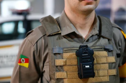 Policiais da Brigada Militar começam fase de testes de câmeras corporais.<!-- NICAID(15080873) -->