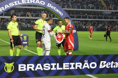 SANTOS, SP, BRASIL, 23-07-2025: Santos vs Internacional, pelo Brasileirão Série A 2025, na Vila Belmiro. Foto: Ricardo Duarte/SC Internacional/Divulgação<!-- NICAID(16086768) -->