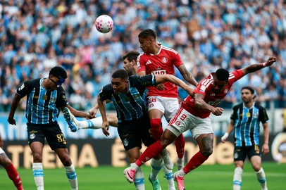 Duda Fortes / Grupo RBS PORTO ALEGRE, RS, BRASIL, 11-10-2026: Grêmio vs Internacional, clássico GreNal nº455, pelo Campeonato Brasileiro Série A 2026. O jogo ocorre na Arena, em Porto Alegre. Foto: Duda Fortes/Grupo RBS<!-- NICAID(16385238) -->