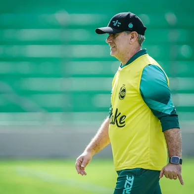 Treino do Juventude no Estádio Alfredo Jaconi, para confronto com o Fluminense. Na foto, o técnico Claudio Tencati.<!-- NICAID(16039166) -->