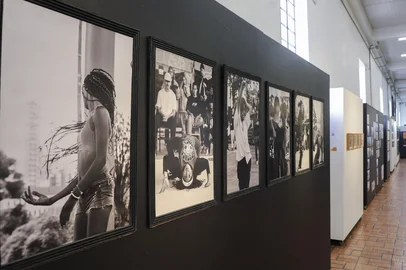 CAXIAS DO SUL, RS, BRASIL. 31-07-2025. A abertura de cinco exposições presenciais com visitas guiadas por seus autores irão dar o pontapé inicial na 18ª Semana da Fotografia de Caxias do Sul, hoje, no Centro de Cultura Ordovás. A partir das 18h30min, o público poderá conferir as mostras que passam a ocupar a Galeria de Artes e a Sala de Exposições do Ordovás, além de outras cinco exposições que irão ocupar o Largo Expositivo. eXPOSIÇÃO DA Alessandra Baldissarelli Bremm.Indexador: Bruno Todeschini<!-- NICAID(16092127) -->