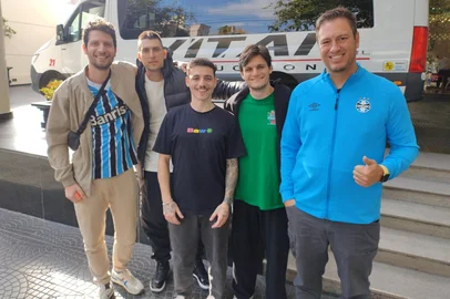 Gremistas de Buenos Aires divergem sobre contratação de Mano Menezes<!-- NICAID(16023277) -->