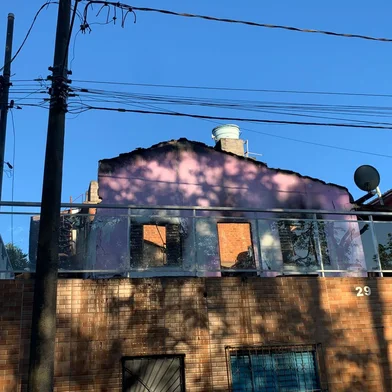 Incêndio destrói casa no bairro Salgado Filho, em Caxias do Sul.<!-- NICAID(16126061) -->