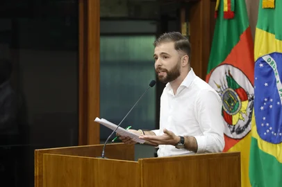 A admissibilidade do pedido da cassação do vereador Hiago Morandi (PL) foi arquivado pela maioria dos votos na sessão ordinária desta terça-feira (4), no entanto, o assunto não deve ser encerrado tão cedo.<!-- NICAID(15968876) -->