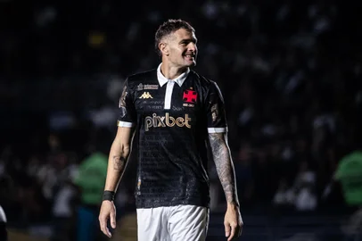 O atacante Vegetti, do Vasco, em lance de jogo contra o São Paulo no Estádio São Januário, no Rio de Janeiro, válido pelo Brasileirão.<!-- NICAID(15577947) -->