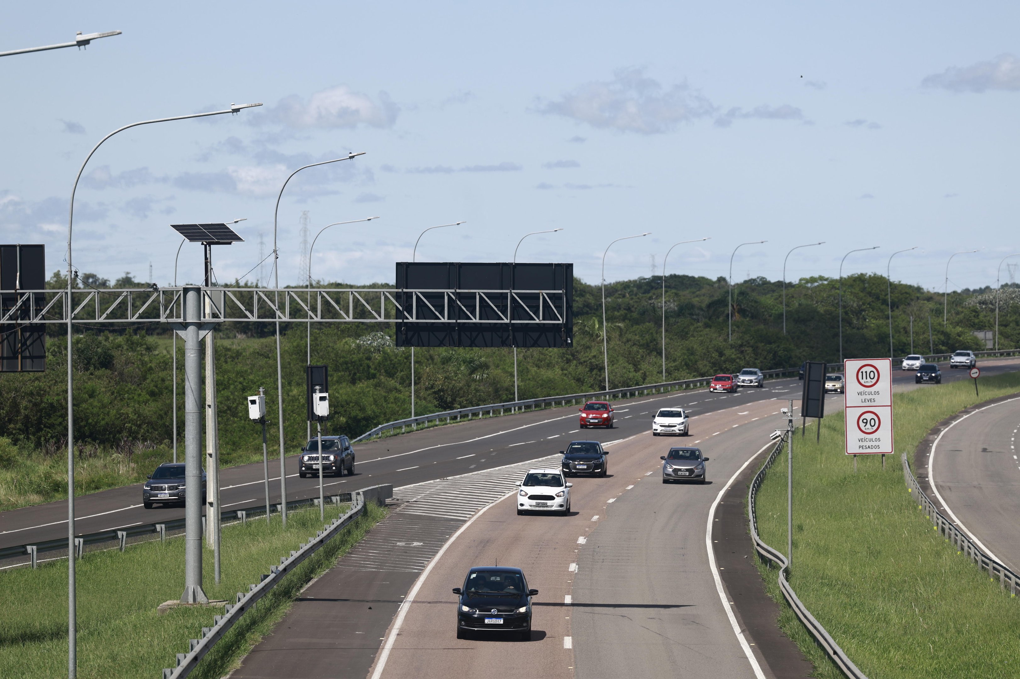 Movimento nas estradas rumo ao Litoral reduz bastante; acompanhe ao vivo