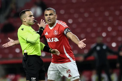 PORTO ALEGRE, RS, BRASIL, 03-08-2025: INTER X SÃO PAULO, Internacional entra em campo para encarar o São Paulo pela 18ª rodada do Brasileirão. Foto: Duda Fortes/Agencia RBS<!-- NICAID(16093784) -->