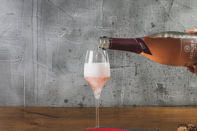 O espumante Moscatel Rosé, da Cooperativa Vinícola Aurora, recebeu agremiação máxima no concurso internacional Bacchus. Produto tem preço médio de R$ 35. <!-- NICAID(15744721) -->