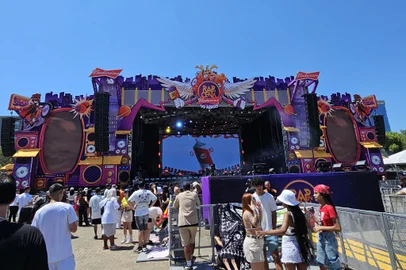 A décima edição do Rap in Cena começou neste sábado (16). Os portões do primeiro dia do evento abriram às 10h e, apesar do calor, o público apareceu no Parque Maurício Sirotsky Sobrinho, o Harmonia, em Porto Alegre.<!-- NICAID(15915134) -->