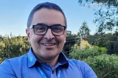 O Dia Mundial da Água, celebrado todo dia 22 de março, é uma data essencial para a reflexão sobre a importância de um dos recursos mais vitais para a existência da vida no nosso planeta. Instituído pela Assembleia Geral da Organização das Nações Unidas (ONU) em 1992, ele busca conscientizar a sociedade sobre a importância da água, a necessidade de preservá-la e de garantir seu uso sustentável para as gerações futuras. Como forma de refletir sobre o tema, o diretor do Instituto de Saneamento Ambiental (ISAM) da Universidade de Caxias do Sul (UCS), Juliano Rodrigues Gimenez participou, neste sábado (22), do programa Gaúcha Hoje, da Rádio Gaúcha Serra. Entre os assuntos abordados, estão questões como cuidado com a água, saneamento ambiental e crises climáticas. <!-- NICAID(16001270) -->