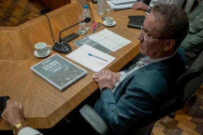 Prefeito de Canoas, Airton Souza, entrega para os secretários 15 metas para os primeiros 100 dias de governo<!-- NICAID(15946582) -->