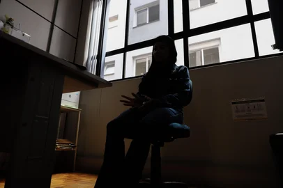 CAXIAS DO SUL, RS, BRASIL. 16-12-2025. Em Caxias do Sul, são 3.231 pessoas que vivem com o vírus HIV em uso de antirretroviral em 2025. Sabrina, de 37 anos, é uma das pacientes com o diagnóstico da doença no município e faz uso do tratamento via SUS.<!-- NICAID(16188962) -->
