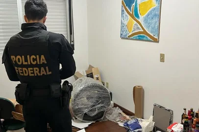 Polícia Federal combate crime descaminho de bebidas estrangeiras em Sarandi<!-- NICAID(15994656) -->