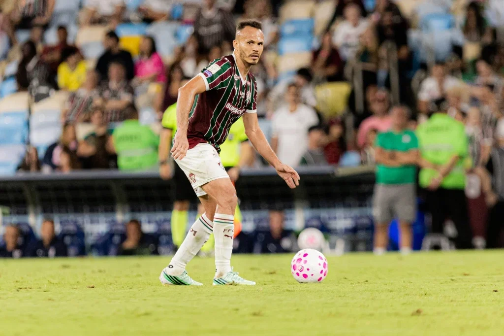 Image accompanying "Pipocada": veja a análise do lance que poderia ter resultado na expulsão de Renê, do Fluminense, contra o Inter, from GZH