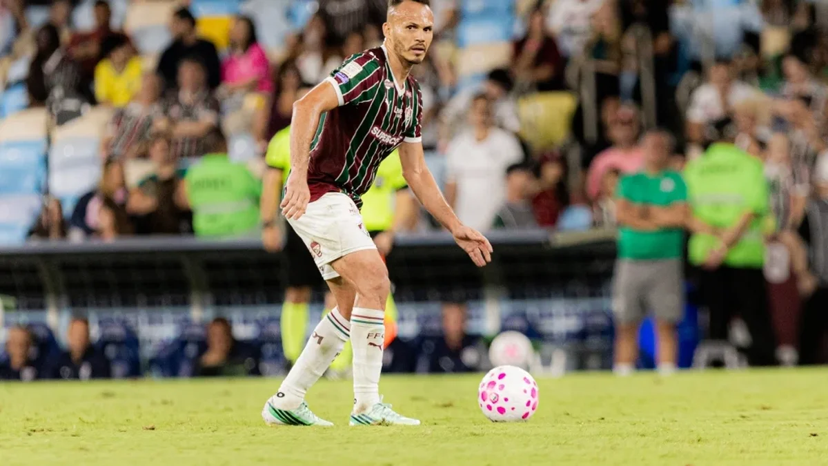 Image accompanying "Pipocada": veja a análise do lance que poderia ter resultado na expulsão de Renê, do Fluminense, contra o Inter, from GZH