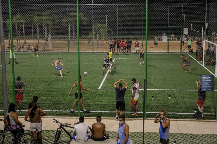 Na Orla, quadras estão lotadas