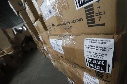 PORTO ALEGRE, RS, BRASIL, 14/06/2023- Novo depósito da SMED, localizado na R. Voluntários da Pátria, 3927 - Centro Histórico, Porto Alegre - RS. Foto: Lauro Alves  / Agencia RBS<!-- NICAID(15455785) -->